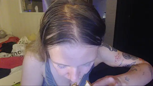 Snapshot of amanda_kiss_kiss chatting on 10-05-25, 05:25 amanda kiss kiss online show from 10-05-25, 05:25