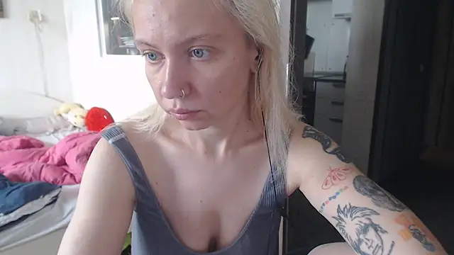 amanda kiss kiss online show from 10-29-25, 09:41