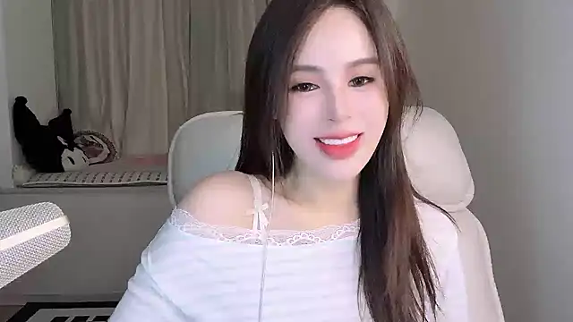 Snapshot of hknana chatting on 06-08-26, 05:08 hknana online show from 06-08-26, 05:08