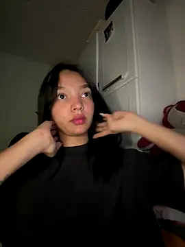 Snapshot of Valery_rhoades chatting on 12-20-25, 04:59 Valery rhoades online show from 12-20-25, 04:59