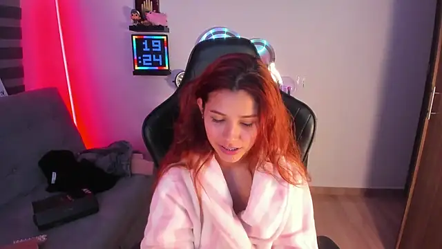 Snapshot of crystal_bunny7 chatting on 10-17-25, 12:25 crystal bunny7 online show from 10-17-25, 12:25