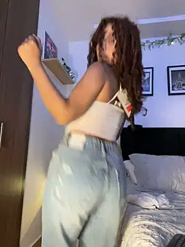 Snapshot of crystal_bunny7 chatting on 02-11-25, 03:18 crystal bunny7 online show from 02-11-25, 03:18