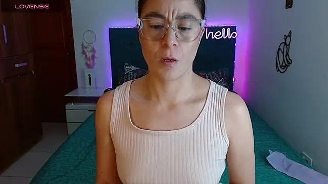 Snapshot of antonella_sweet33 chatting on 03-22-25, 11:42 antonella sweet33 online show from 03-22-25, 11:42
