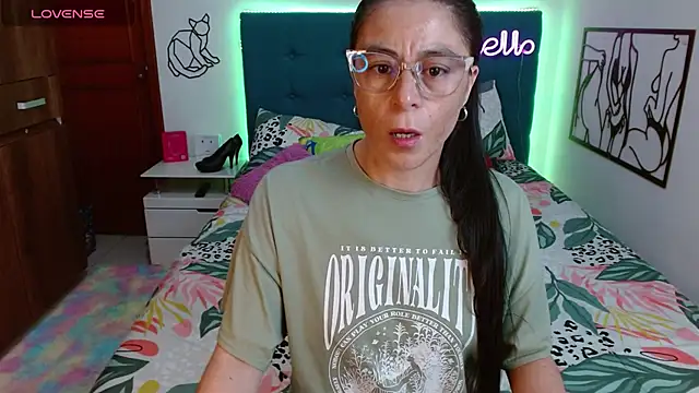 Snapshot of antonella_sweet33 chatting on 10-12-25, 09:27 antonella sweet33 online show from 10-12-25, 09:27