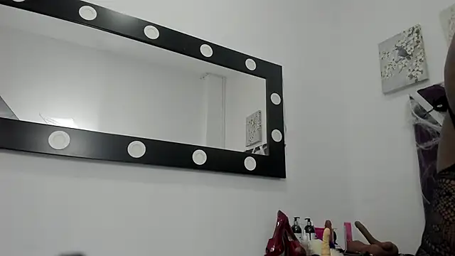 Snapshot of rihanna_abiodun chatting on 10-18-25, 01:29 rihanna abiodun online show from 10-18-25, 01:29