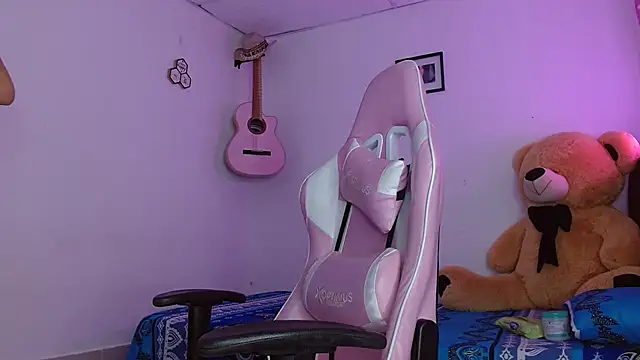 Dakota bumm online show from 11-23-25, 02:27