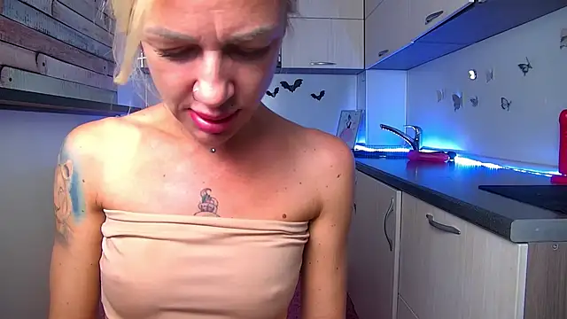 Snapshot of Skinny_Nally chatting on 10-16-25, 01:14 Skinny Nally online show from 10-16-25, 01:14