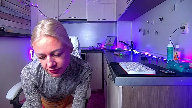 Skinny Nally online show from 04-08-26, 01:18