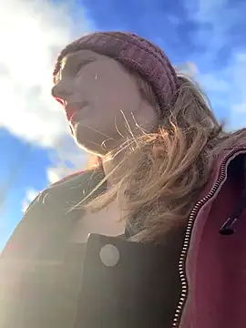 GoldenFlameGoddess online show from 12-17-25, 04:45