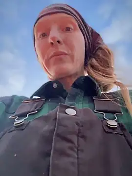 GoldenFlameGoddess online show from 11-18-25, 12:48