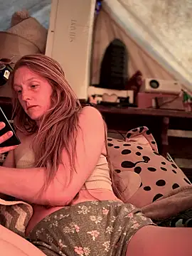 GoldenFlameGoddess online show from 11-21-25, 03:44