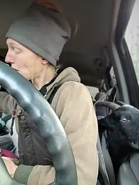 GoldenFlameGoddess online show from 12-18-25, 10:24