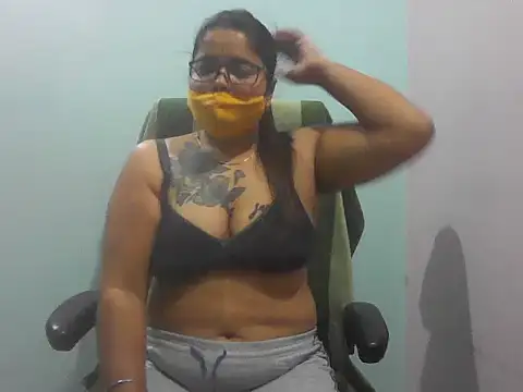 Snapshot of gyanvi1 chatting on 02-11-25, 01:41 gyanvi1 online show from 02-11-25, 01:41