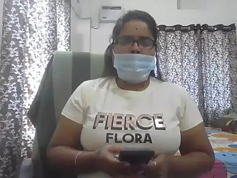 Snapshot of gyanvi1 chatting on 11-12-25, 06:28 gyanvi1 online show from 11-12-25, 06:28