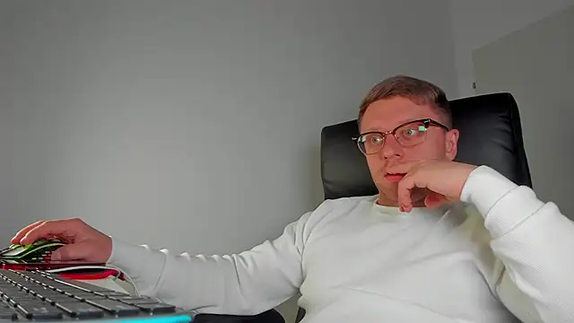 Findom guy online show from 03-18-25, 04:28