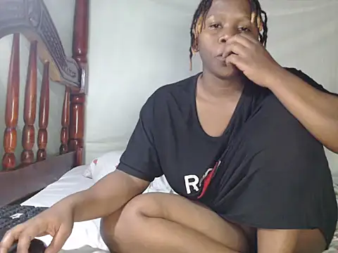 Snapshot of Queentesi chatting on 05-10-26, 10:00 Queentesi online show from 05-10-26, 10:00