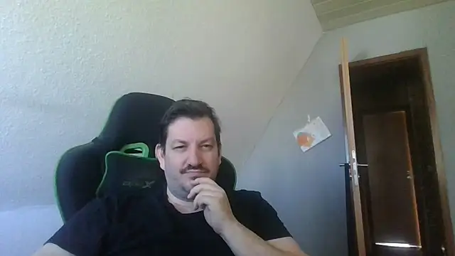 Golffahrer1982 online show from 04-22-26, 07:59