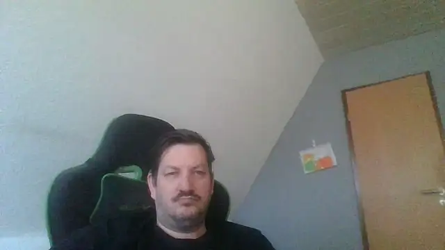 Snapshot of Golffahrer1982 chatting on 02-11-26, 01:44 Golffahrer1982 online show from 02-11-26, 01:44