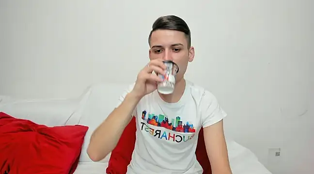 Snapshot of andboyfor6 chatting on 12-11-24, 08:15 andboyfor6 online show from 12-11-24, 08:15