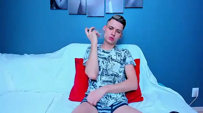 Snapshot of andboyfor6 chatting on 01-22-25, 09:35 andboyfor6 online show from 01-22-25, 09:35