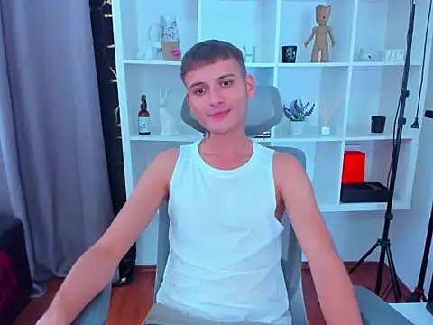 Snapshot of andboyfor6 chatting on 09-11-25, 01:33 andboyfor6 online show from 09-11-25, 01:33