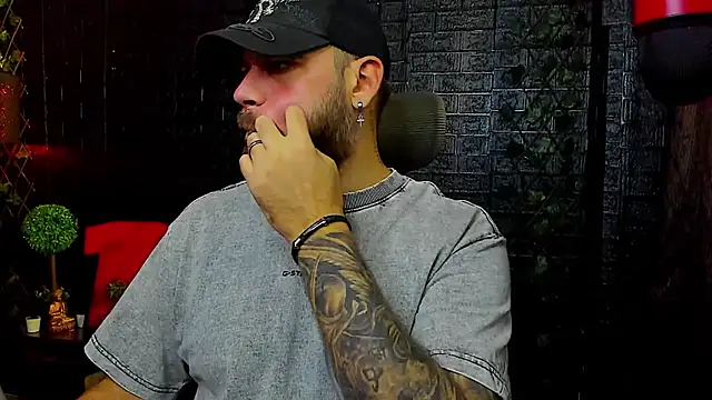 LexXHardy online show from 10-19-25, 01:03