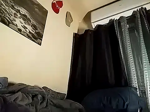 Snapshot of hotraillX chatting on 12-29-24, 05:31 hotraillX online show from 12-29-24, 05:31