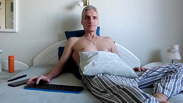 StrongBill online show from 10-11-25, 06:47