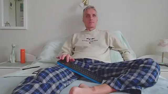 StrongBill online show from 09-20-25, 05:45