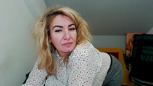 Cassandra Hotty online show from 02-24-25, 03:23