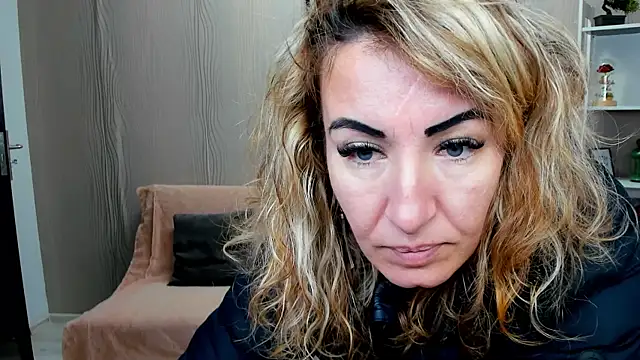 Cassandra Hotty online show from 03-05-25, 03:51