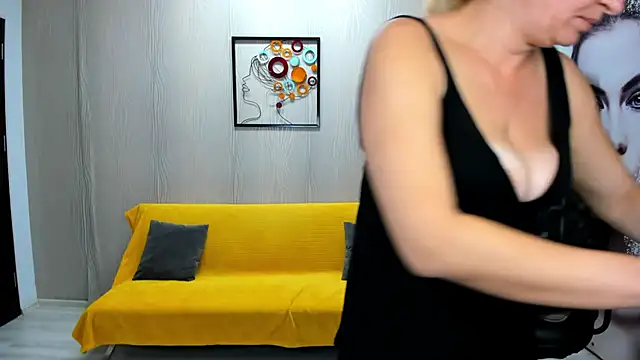 Cassandra Hotty online show from 09-29-25, 03:13