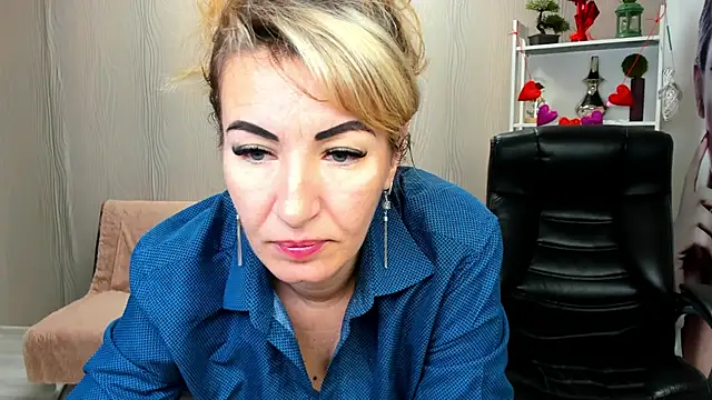 Cassandra Hotty online show from 02-17-25, 04:20