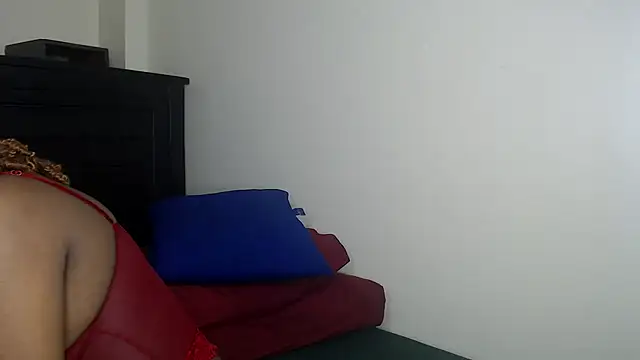 Snapshot of NIKKIE_LOVE chatting on 05-15-26, 06:39 NIKKIE LOVE online show from 05-15-26, 06:39