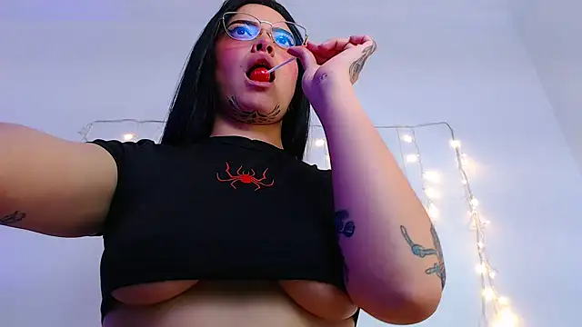 Isa Maiden1 online show from 12-17-25, 05:07