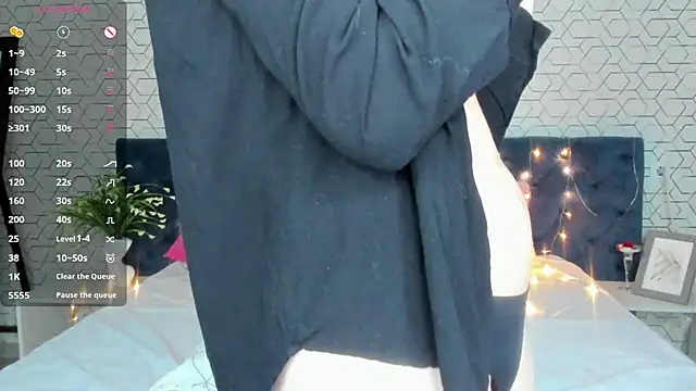 Snapshot of Linda_Bryant chatting on 02-18-25, 02:38 Linda Bryant online show from 02-18-25, 02:38