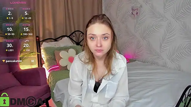 Snapshot of Linda_Bryant chatting on 12-18-25, 01:11 Linda Bryant online show from 12-18-25, 01:11