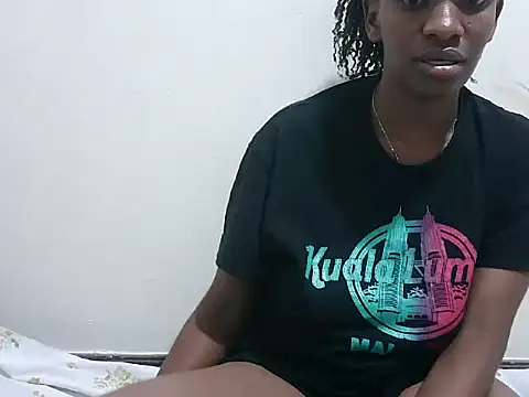 prettybeee online show from 10-30-25, 01:26