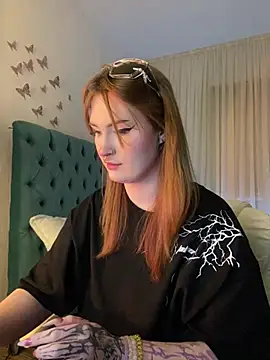 Snapshot of _Chlo__e chatting on 02-15-25, 10:00 Chlo e online show from 02-15-25, 10:00