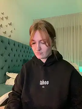 Snapshot of _Chlo__e chatting on 03-03-25, 04:32 Chlo e online show from 03-03-25, 04:32