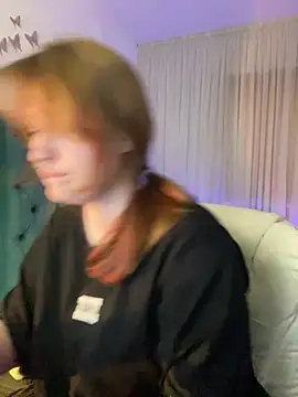 Snapshot of _Chlo__e chatting on 03-13-25, 11:27 Chlo e online show from 03-13-25, 11:27