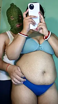 Snapshot of hotty_Sexy-couple chatting on 03-12-25, 05:46 hotty Sexy-couple online show from 03-12-25, 05:46