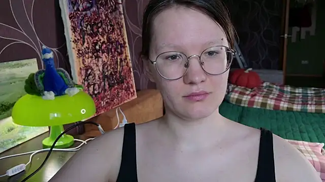 Snapshot of MiriamOr chatting on 04-19-26, 08:04 MiriamOr online show from 04-19-26, 08:04