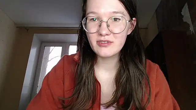 Snapshot of MiriamOr chatting on 02-14-25, 01:29 MiriamOr online show from 02-14-25, 01:29