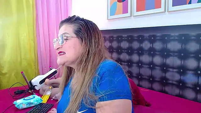 Snapshot of sandra_20 chatting on 07-25-26, 10:11 sandra 20 online show from 07-25-26, 10:11