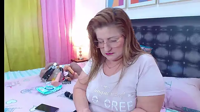 Snapshot of sandra_20 chatting on 05-21-26, 10:45 sandra 20 online show from 05-21-26, 10:45