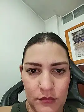 Snapshot of Mia_Hampton chatting on 05-19-26, 09:00 Mia Hampton online show from 05-19-26, 09:00