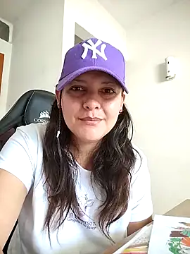 Snapshot of Mia_Hampton chatting on 03-28-26, 04:52 Mia Hampton online show from 03-28-26, 04:52
