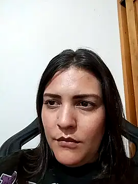 Mia Hampton online show from 12-17-25, 02:16