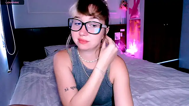 Cosmo Riri online show from 09-25-25, 05:02